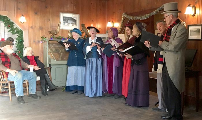 gloriana carolers